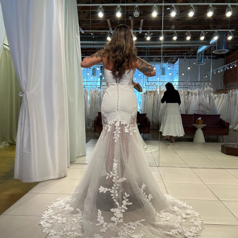 Wedding Dress - Picture 8 of 11
